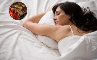 Dormir de corrido a los 45: por qué tu cerebro cambió las reglas del sueño y cómo acompañarlo con medicina natural mujer duerme