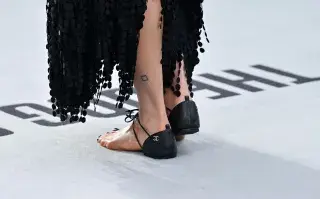 Las polémicas “naked shoes” de las que todos hablan: ¿por qué son tendencia? Las naked shoes de Chanel, el calzado tendencia