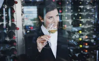 Paz Levinson, sommelier: "En Argentina cada vez más mujeres sommeliers lideran restaurantes" Paz Levinson, sommelier