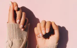 Uñas con brillo de Pinterest: 10 ideas para llevar manos elegantes y protagonistas