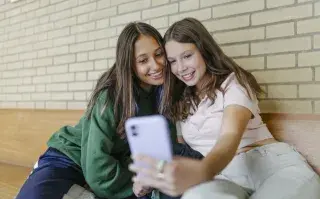 Meta pone límites al uso adolescente de Instagram y Facebook y abre una discusión que involucra a toda la sociedad el impacto del uso del celular y las redes sociales en los adolescentes