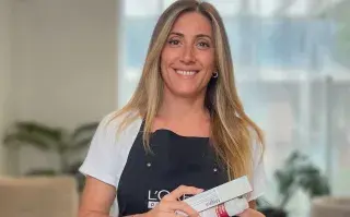 Teñirse el pelo: cuándo conviene ir a la peluquería y cuándo hacerlo en casa, según una experta