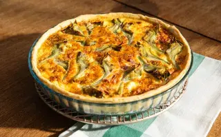 Tarta de alcauciles y jamón crudo: la receta de Ximena Saenz que es simple, rica y original Tarta de alcauciles y jamon crudo