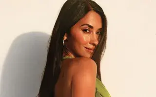 Antonela Roccuzzo con un vestido verde color oliva