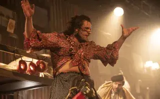 Teatro fuera de caja: lo nuevo de Tamara Tenenbaum y Juan Onofri Barbato son propuestas que desarman certezas En Las Ruinas, Jorge Thefs interpreta una versión de la bailarina española Antonia Mercé, conocida como "La Argentina"