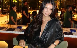 Zaira Nara foto de perfil en un restaurante