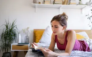 Mujer leyendo