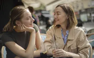 De "¿por qué nos morimos?" a "ahora me toca cuidarte": las charlas que tenemos con mamá mama e hija conversan