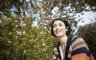 mujer en primavera