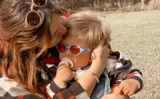 Guada junto a su pequeño hijo