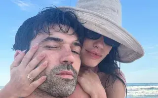 Lali y Pedro Rosemblat en la playa