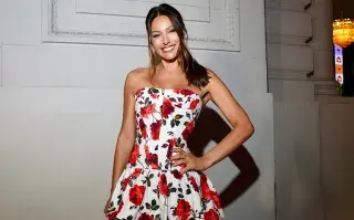 Pampita Ardohain con un vestido con flores y volados