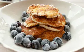 Pancakes proteicos con arnándanos