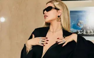 Foto de Wanda nara con las uñas bordó