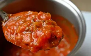 El tomate frito perfecto: el truco que comparten los chefs para que no quede ácido salsa de tomates