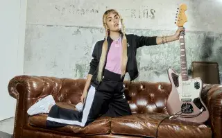 Lali brilla de la mano de PUMA: conocé las nuevas zapatillas para deslumbrar dentro y fuera del escenario Las nuevas Mayze Glow ahora vienen con brillo perlado.
