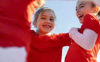Infancias que practican deportes: cómo impacta en la organización de la vida familiar