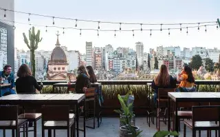 Desde la terraza de Buller se puede ver el cementerio de la Recoleta desde arriba.