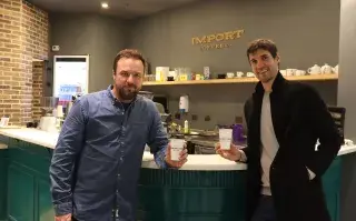 Amigos de la infancia. Con ahorros, armaron una marca de café que hoy vende 800 kg por mes Amigos y socios