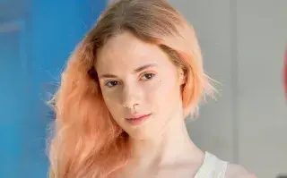 Como un juego, su nuevo tono la hace sentir más linda que nunca.