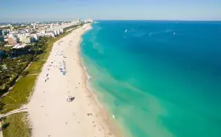 Miami Beach se está quedando sin arena Todos los granos que componen la costa de Miami Beach fueron puestos ahí por los hombres