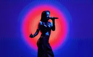 María Becerra actúa durante la ceremonia de los premios Grammy 2022