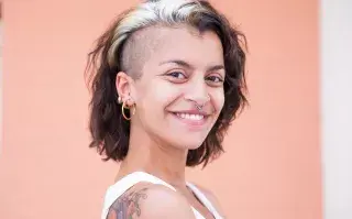 Con rastar, rapado o con trenzas; no temerle al cambio es la actitud.