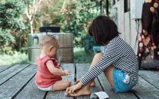 Dejá que la relación de hermanos fluya, no te tientes de interceder en todos sus conflictos