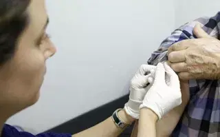 Qué pasó con la culebrilla tras la aparición del Covid Un modo de prevenir la neuralgia postherpética, que suele desencadenar la culebrilla, es vacunándose después de los 50 años
