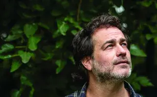 "Tengo casi 50, y cuando me miro al espejo, las arrugas están por una buena razón, hasta cuando tienen que ver con dolores y llantos, o con sonrisas".