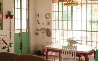 Deco: una diseñadora nos cuenta cómo remodeló su casa de Manzanares Las aberturas de hierro las consiguió en una demolición