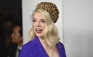 La actriz estadounidense Anya Taylor-Joy asiste a los CFDA Fashion Awards 2021 en The Pool + The Grill el 10 de noviembre de 2021 en la Ciudad de Nueva York.