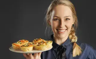 Nicole Just es una estrella de la televisión en Alemania. Su éxito se basa en generar conciencia, brindar opciones y tener confianza en que todo cambio transformador es lento y paciente.