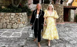 Rebel Wilson y su novia, Ramona Agruma, durante sus vacaciones en Roma. Foto: Instagram