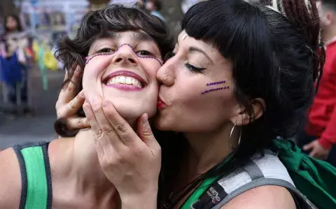 Día Internacional contra la Homofobia, la Transfobia y la Bifobia.