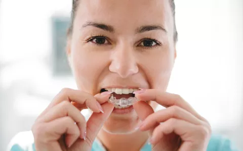Causas y tratamientos para la principal causa del desgaste de dientes