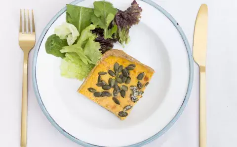 Tarta integral de calabaza y cebolla al curry