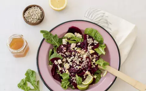 Ensalada de remolachas asadas, rúcula y queso azul