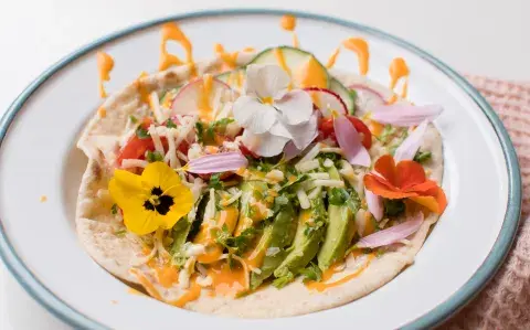 Chapatis con ensalada fresca