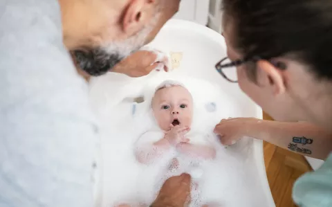 ¿Cuándo bañar a tu bebé recién nacido? 