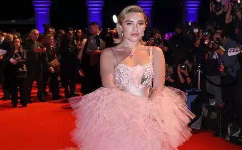 Florence Pugh eligió un look barbiecore para la red carpet en BIFA