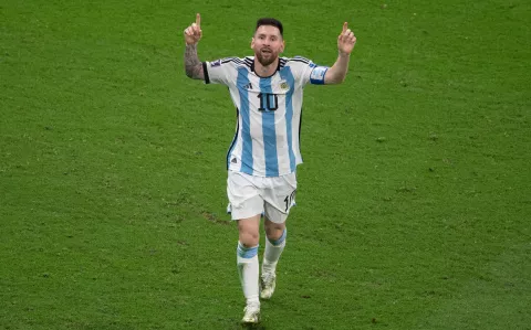 Subastan la camiseta que Messi usó en la final del Mundial