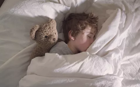 Cómo se alteran las rutinas de sueño de nuestros hijos