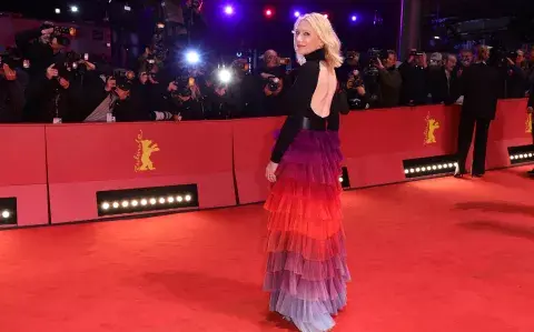 Cate Blanchett reutiliza vestidos y elige prendas recicladas