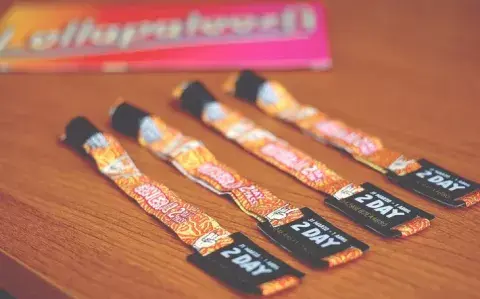 ¿Cómo cargar la pulsera del Lollapalooza 2023?