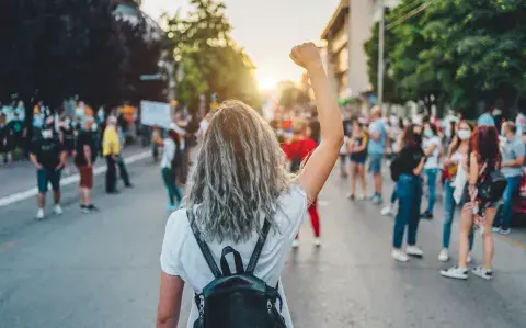 Quién es la activista que se convirtió en ícono de la lucha contra la violencia digital 