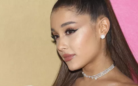 Ariana Grande hizo un vivo en TikTok para hablar de las críticas sobre su cuerpo