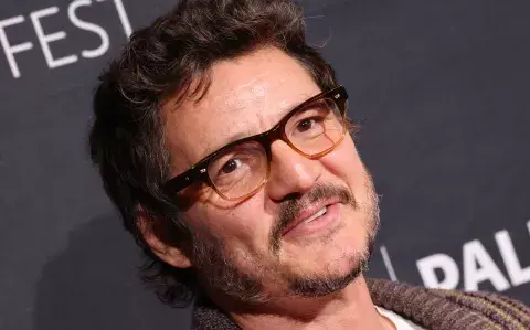 Pedro Pascal y su provocadora remera:  ¿qué mensaje dejó en la alfombra roja?