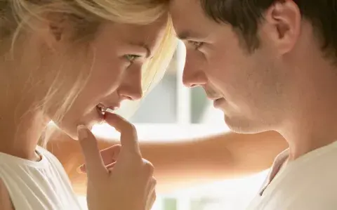 ¿Qué nos hace sentirnos atraídos por otra persona? ¿Qué nos hace sentirnos atraídos por otra persona?