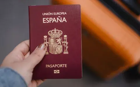 este nuevo programa para argentinos regala el pasaje y 1.300 euros este nuevo programa para argentinos regala el pasaje y 1.300 euros